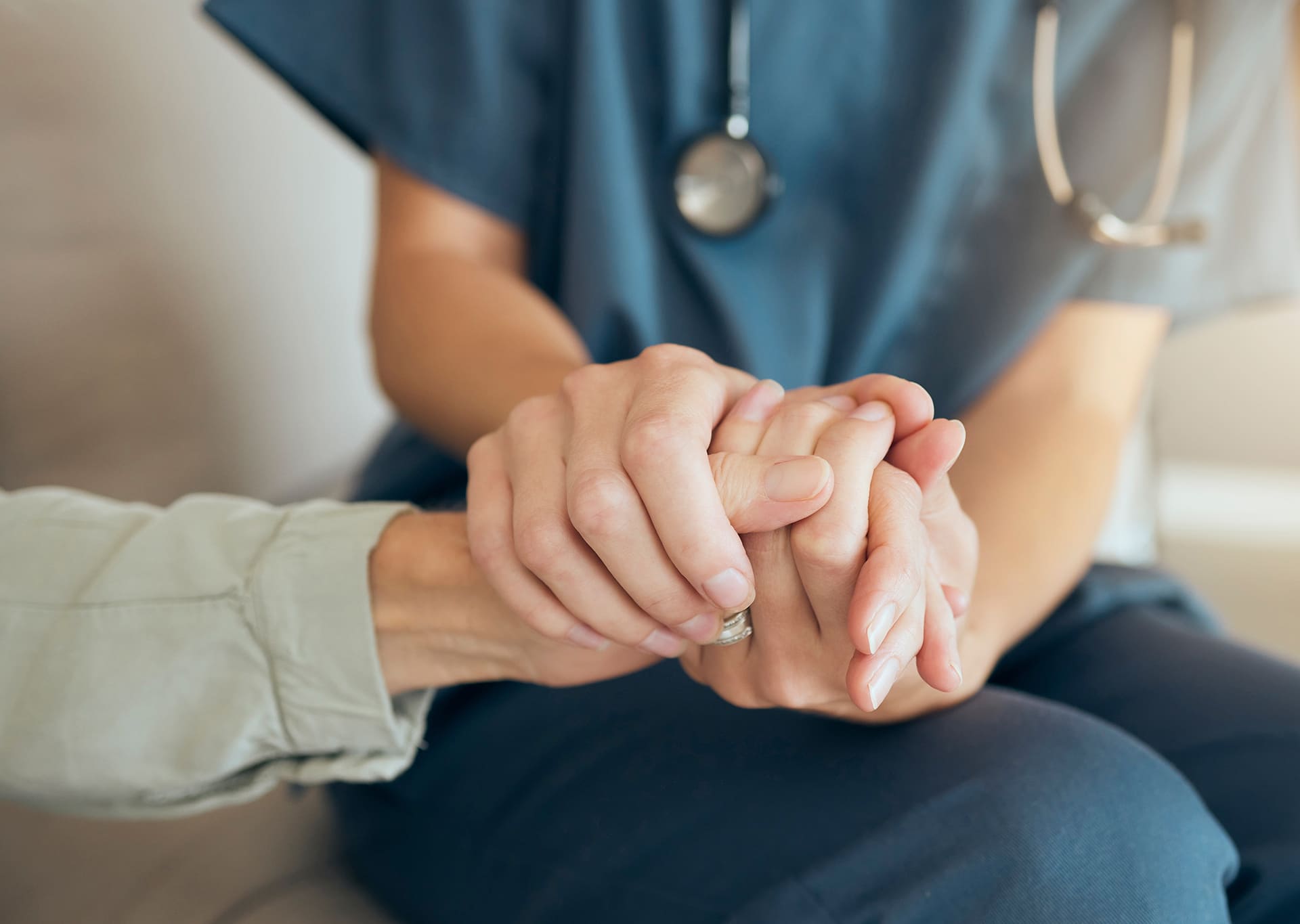 Mujer mayor asistencia médica